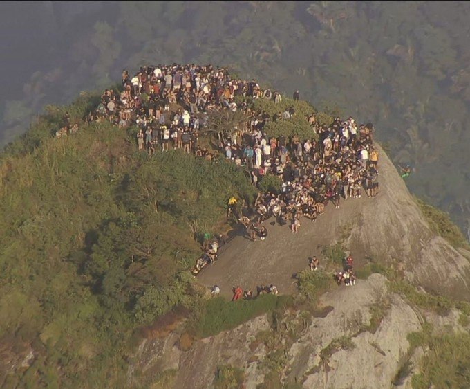 Imprensa internacional repercute caso de turistas ilhados no Vidigal