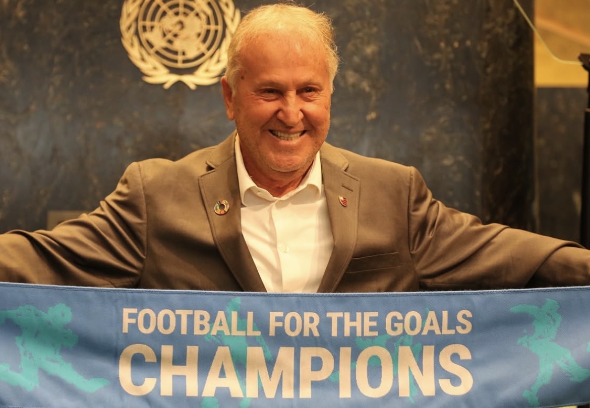 O compromisso firmado por Zico com o Flamengo na ONU