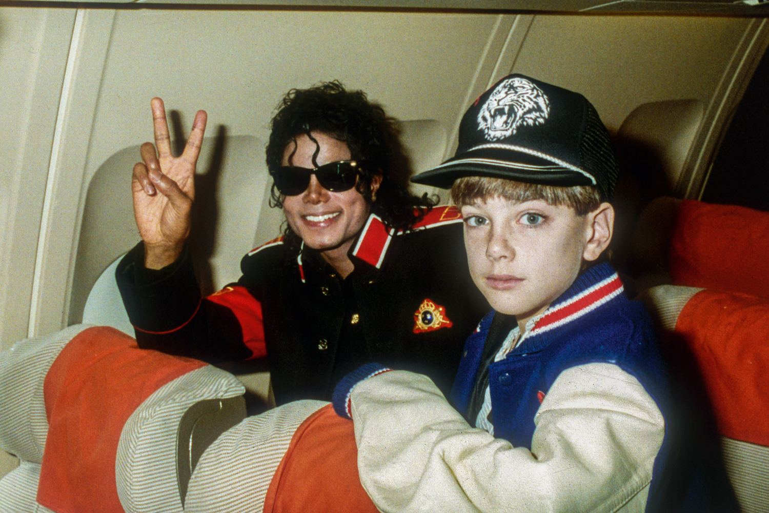 ESC&Acirc;NDALO -&ensp;Michael e Jimmy Safechuck: o menino o acusou de abuso sexual
