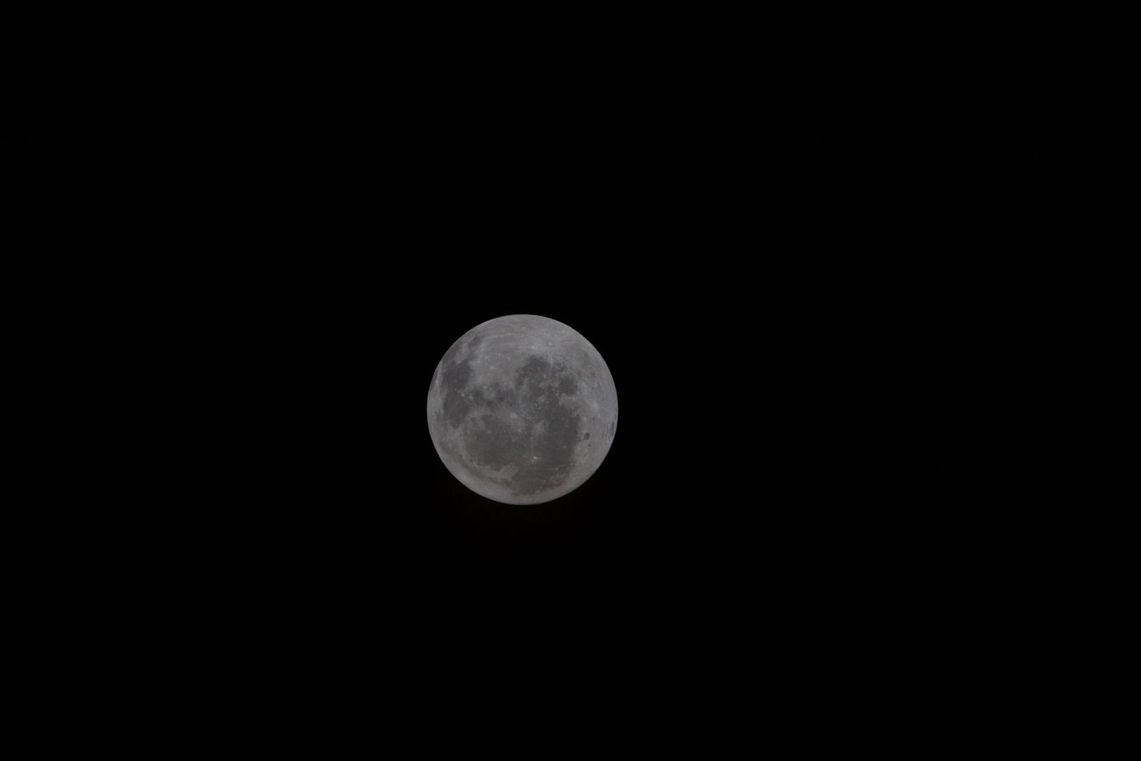 Nasa divulga foto inédita da Lua durante missão Artemis II; entenda