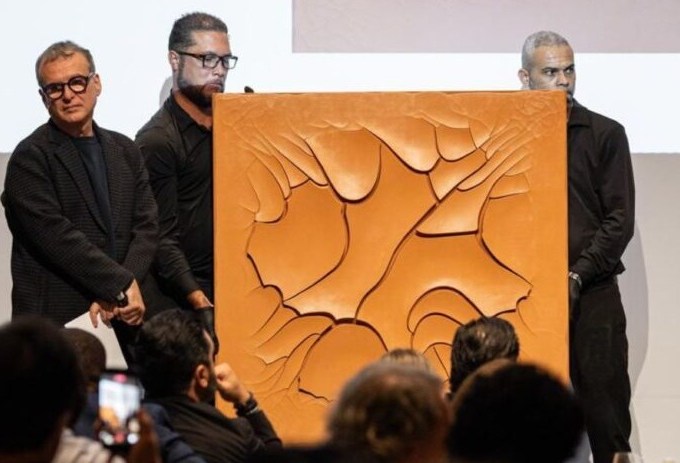 Obra de Adriana Varejão é arrematada por R$ 3 milhões