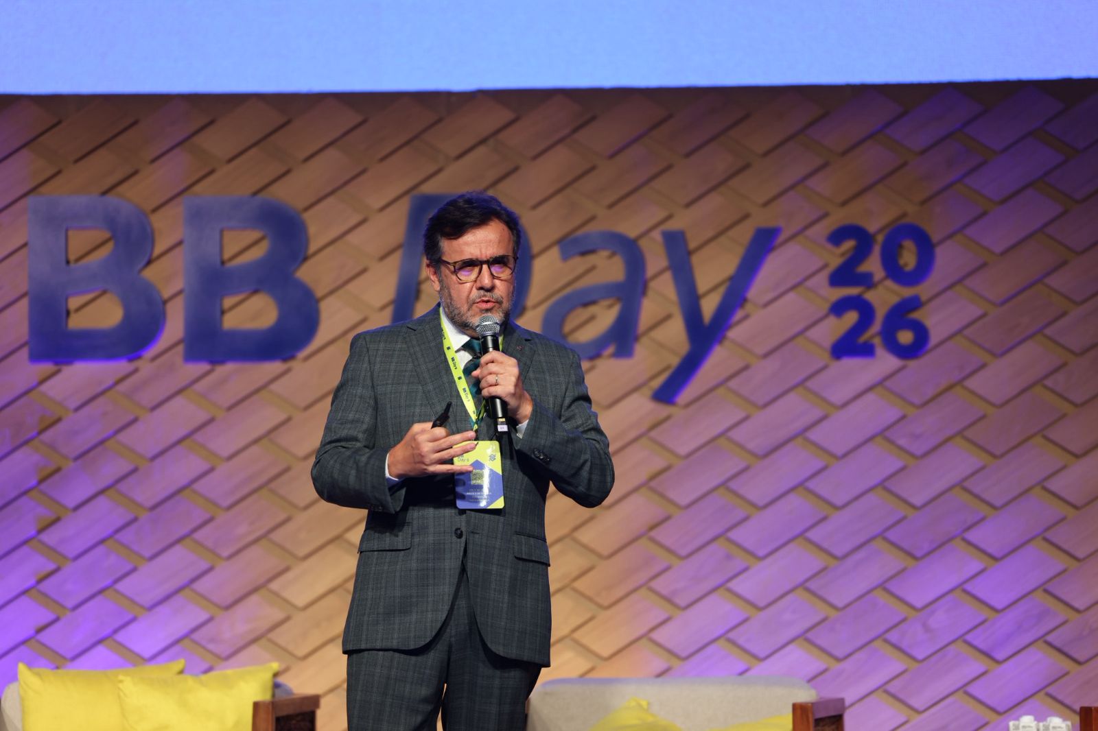 Recuperação do Banco do Brasil será em W, diz CFO da instituição