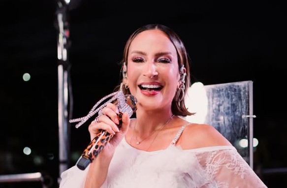 Claudia Leitte se defende de acusações de intolerância religiosa