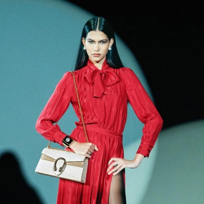 Conheça a modelo brasileira de origem indígena que estampa campanha da Gucci