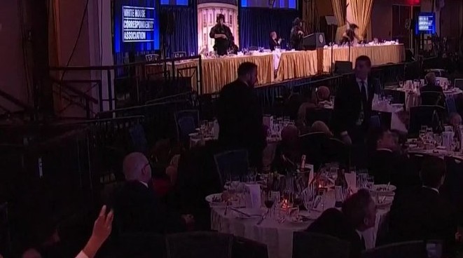 A atitude inusitada de convidado durante tiroteio em jantar com Trump