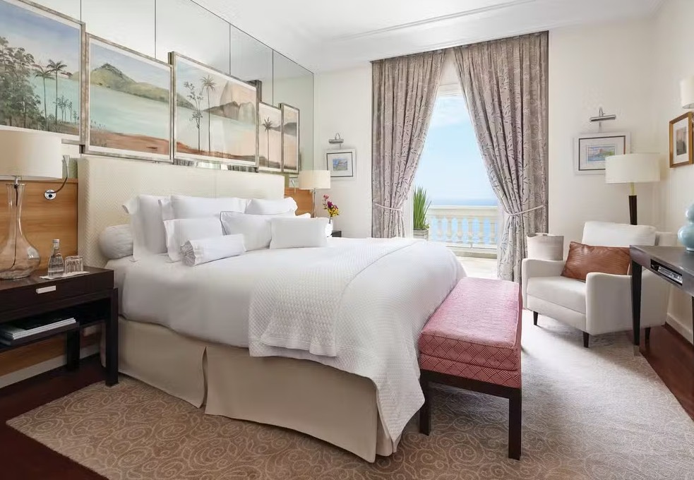 Cama da su&iacute;te de luxo do Copacabana Palace