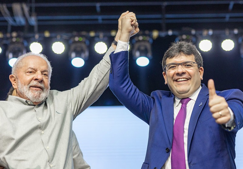 MP investiga campanha ilegal para Lula e governador em show do Raça Negra no Piauí