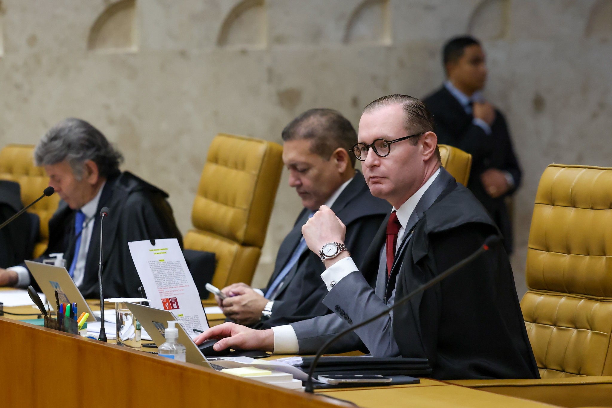 O argumento de Zanin para manter no STF as investigações de corrupção no STJ
