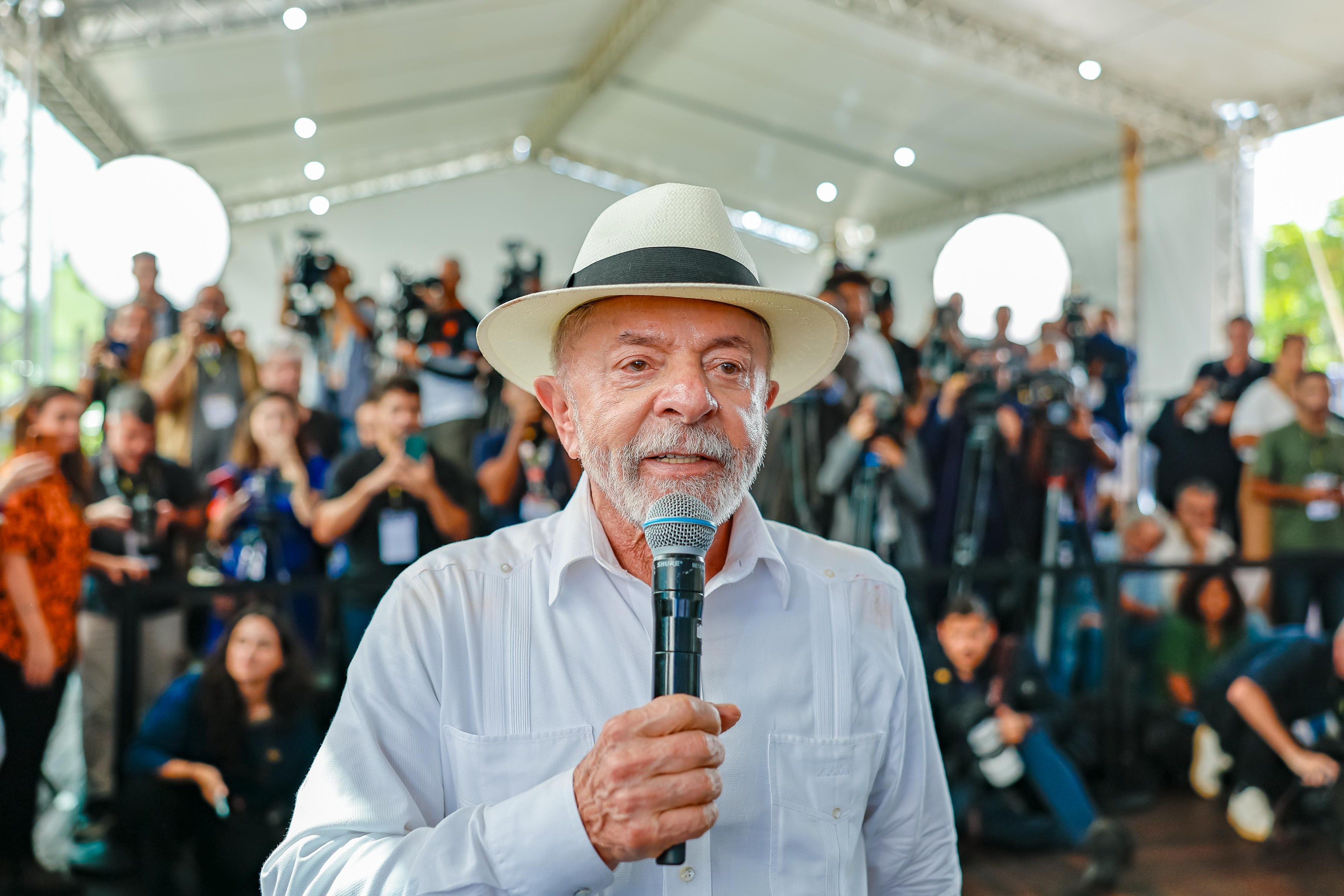 O afago de Lula após avanço da PEC do fim da escala 6×1 na Câmara