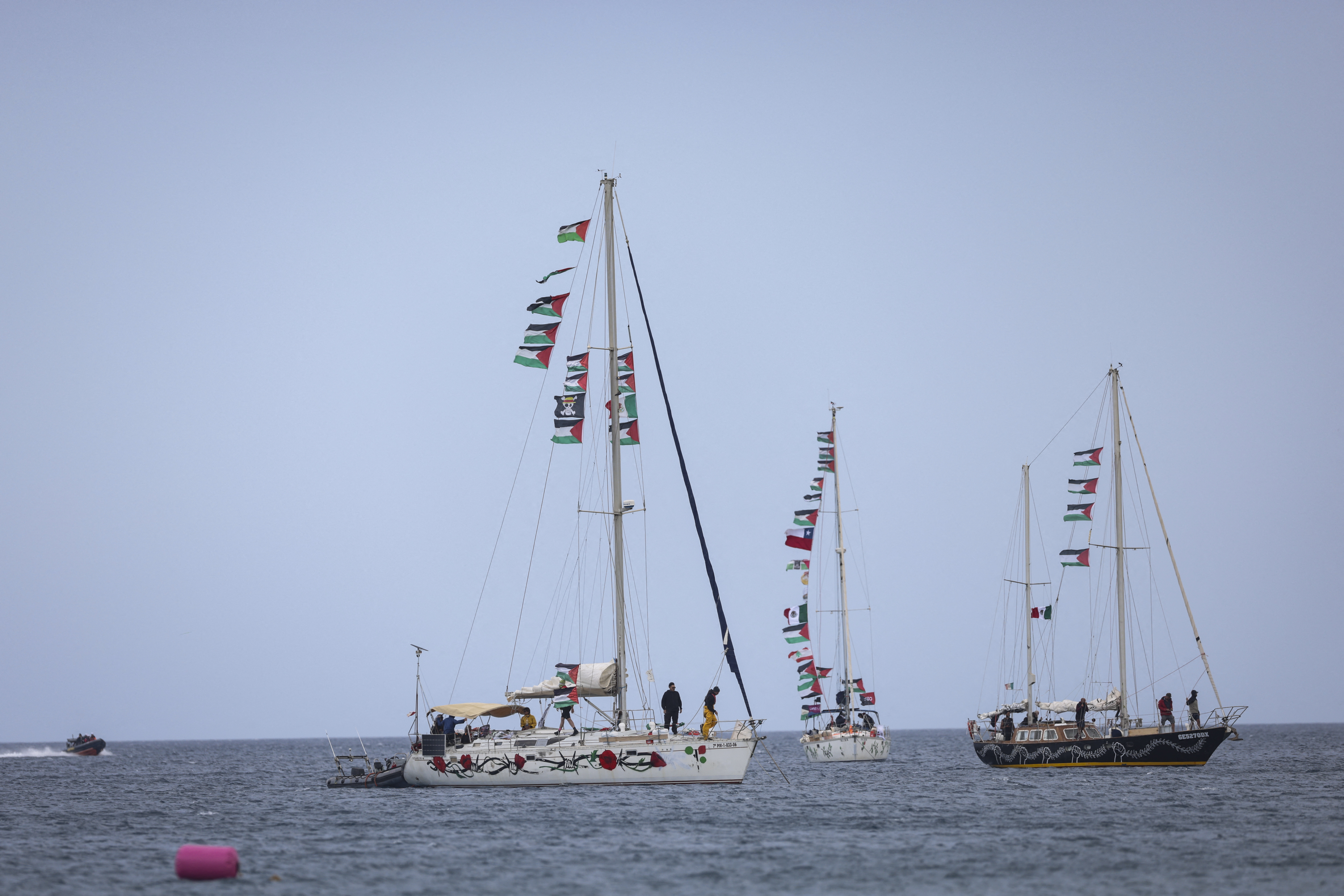 Forças de Israel interceptam nova flotilha humanitária rumo a Gaza; veja vídeos