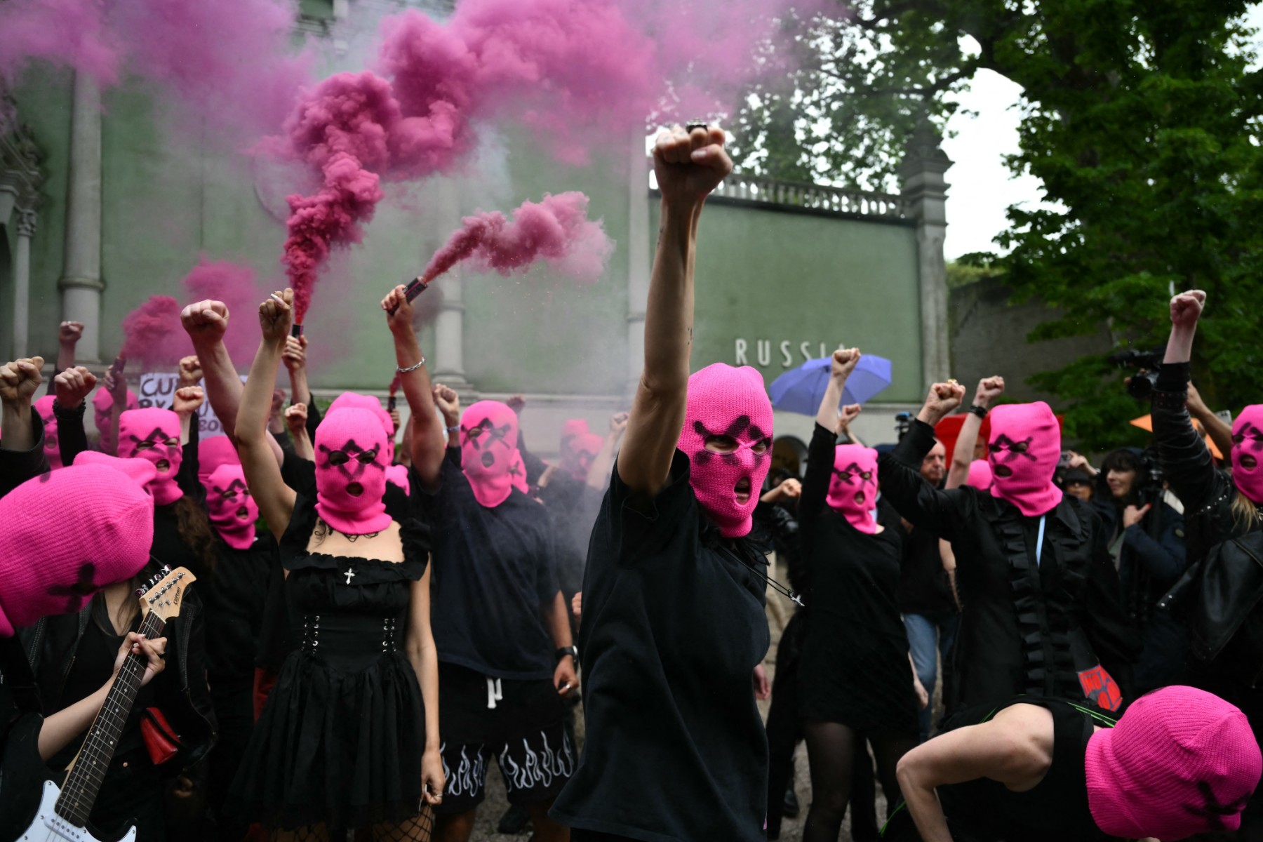 Protesto de grupo feminista fecha pavilhão da Rússia na Bienal de Veneza: ‘Sangue ucraniano’