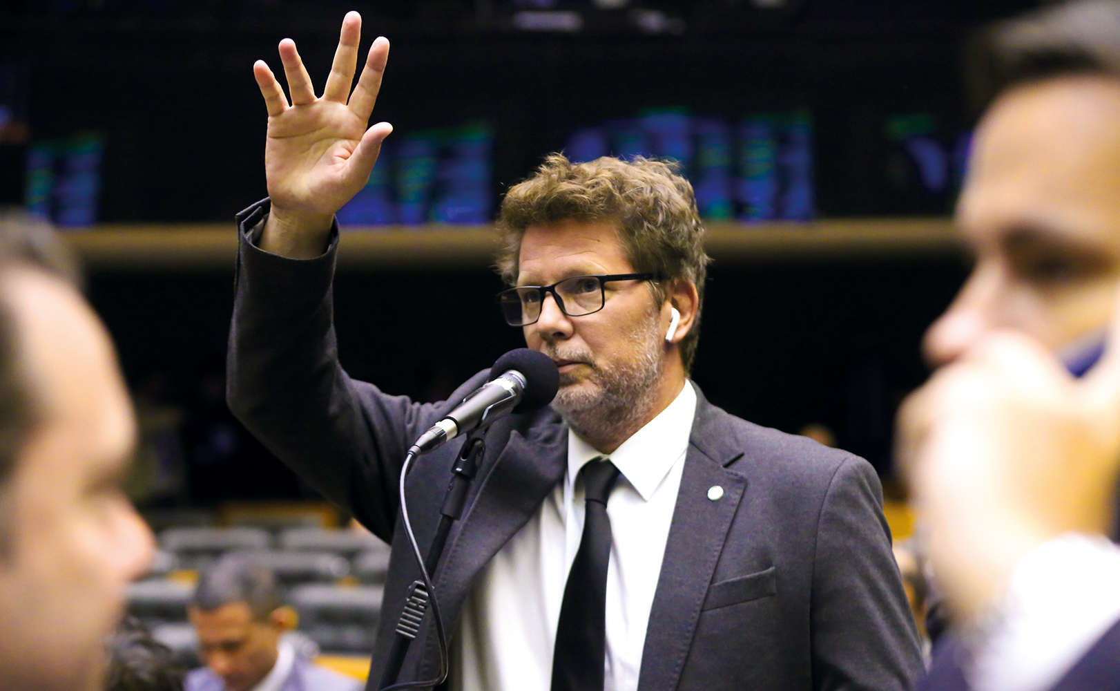 Postura de Mário Frias desagrada Motta e Mesa pode propor punição ao deputado do PL