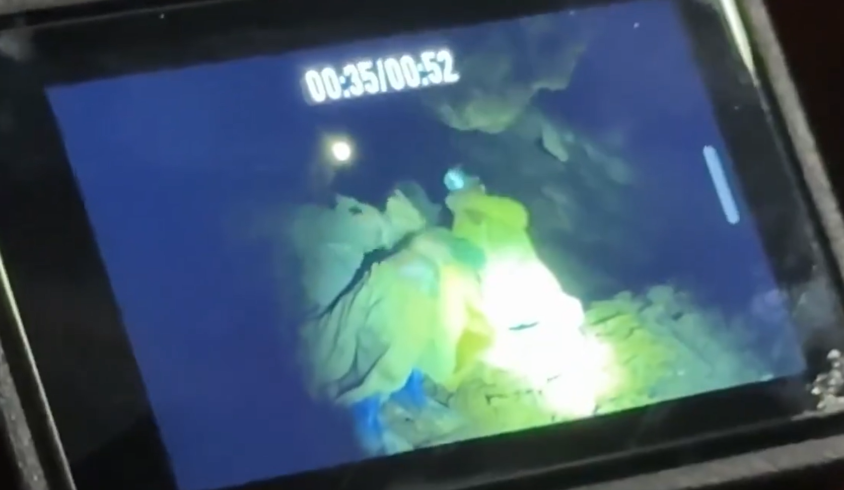 Vídeo: cinco dos sete presos em caverna no Laos são encontrados em resgate dramático