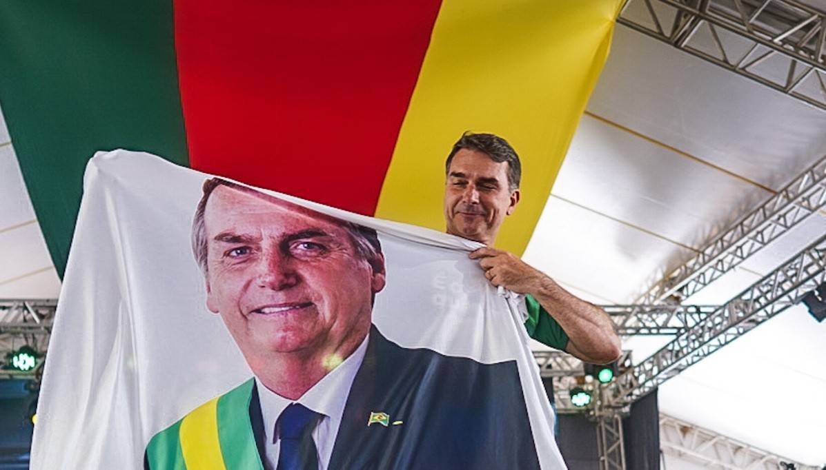 Efeito Master: queda de Flávio Bolsonaro deixa Lula isolado na liderança