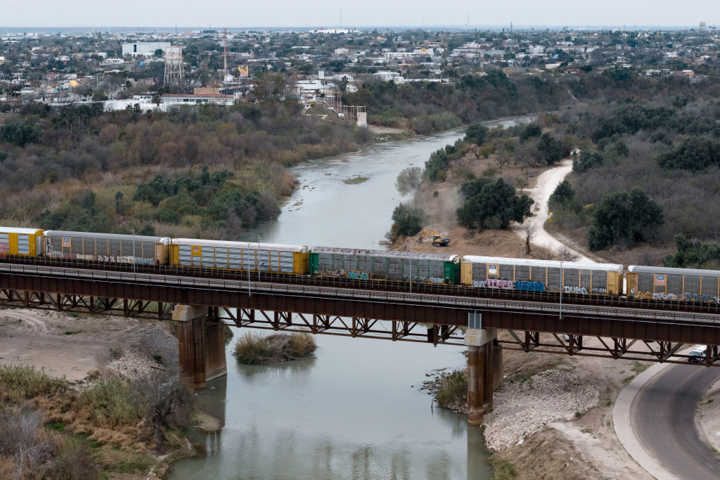Seis corpos são encontrados em trem de carga perto da fronteira dos EUA com México