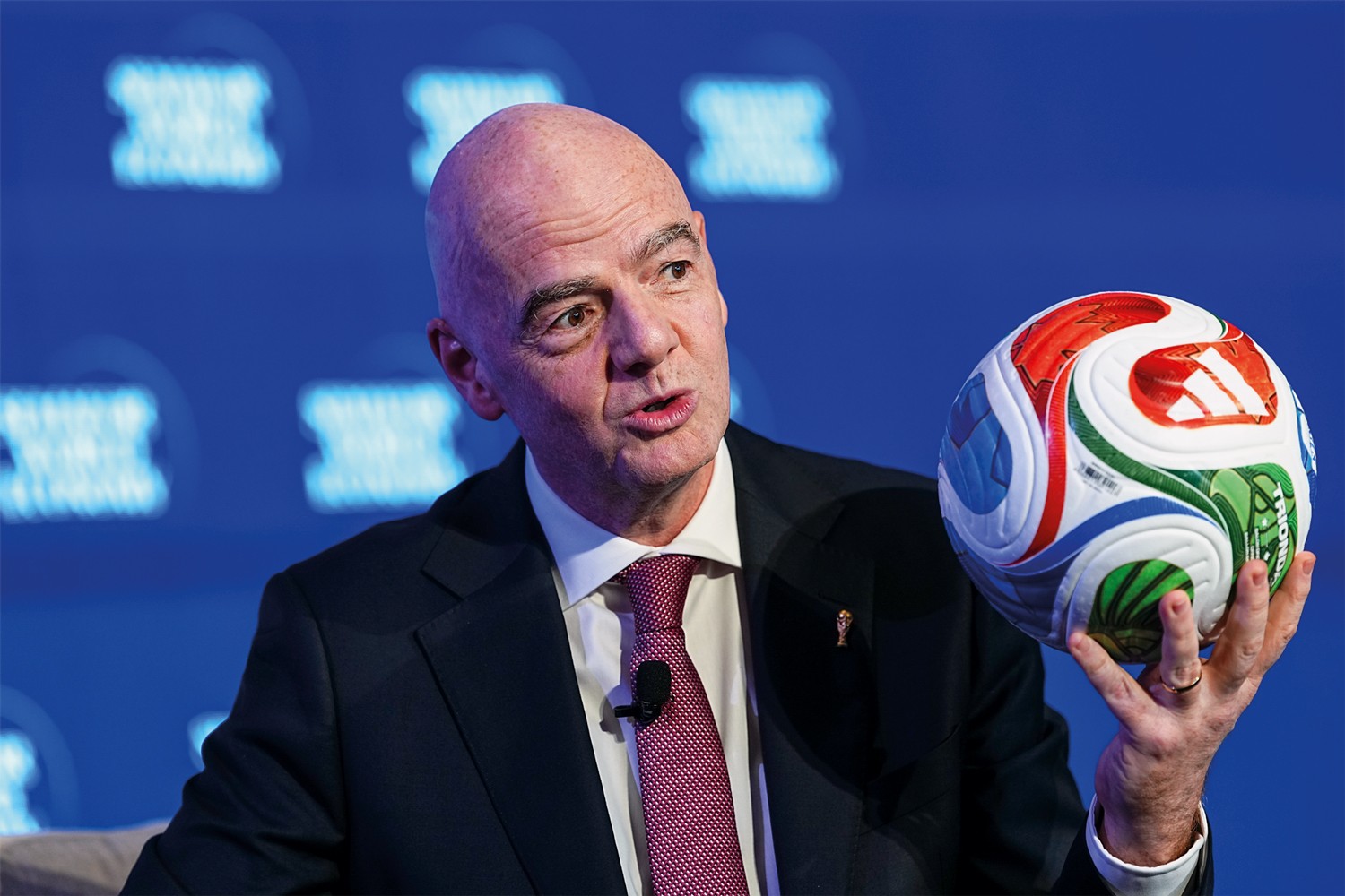 Infantino acusa críticos da Copa do Mundo de espalhar ódio e diz que torneio foi ‘sucesso’
