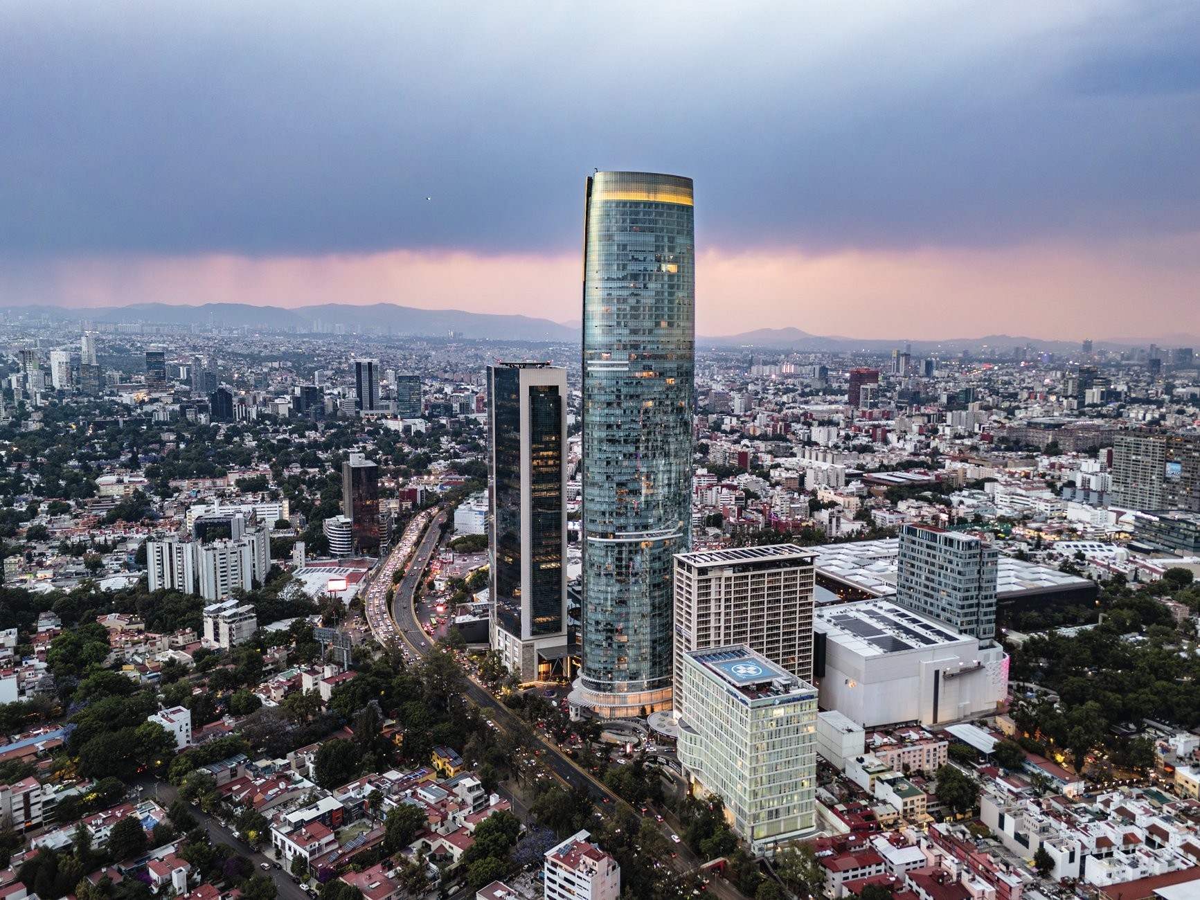 Terremoto de magnitude 7,3 atinge México; EUA emitem alerta de tsunami