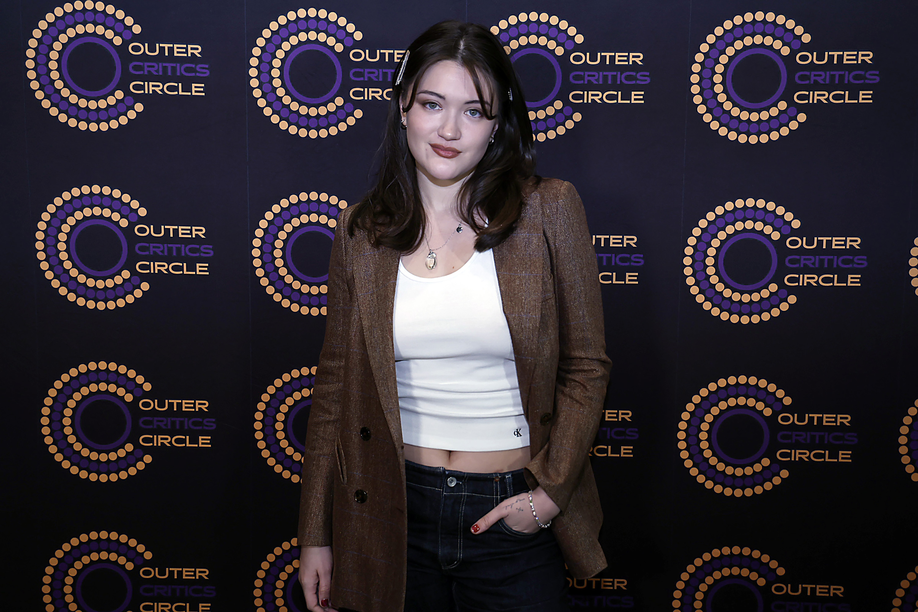 Atriz de ‘The Pitt’ se irrita com fãs em peça de teatro na Broadway