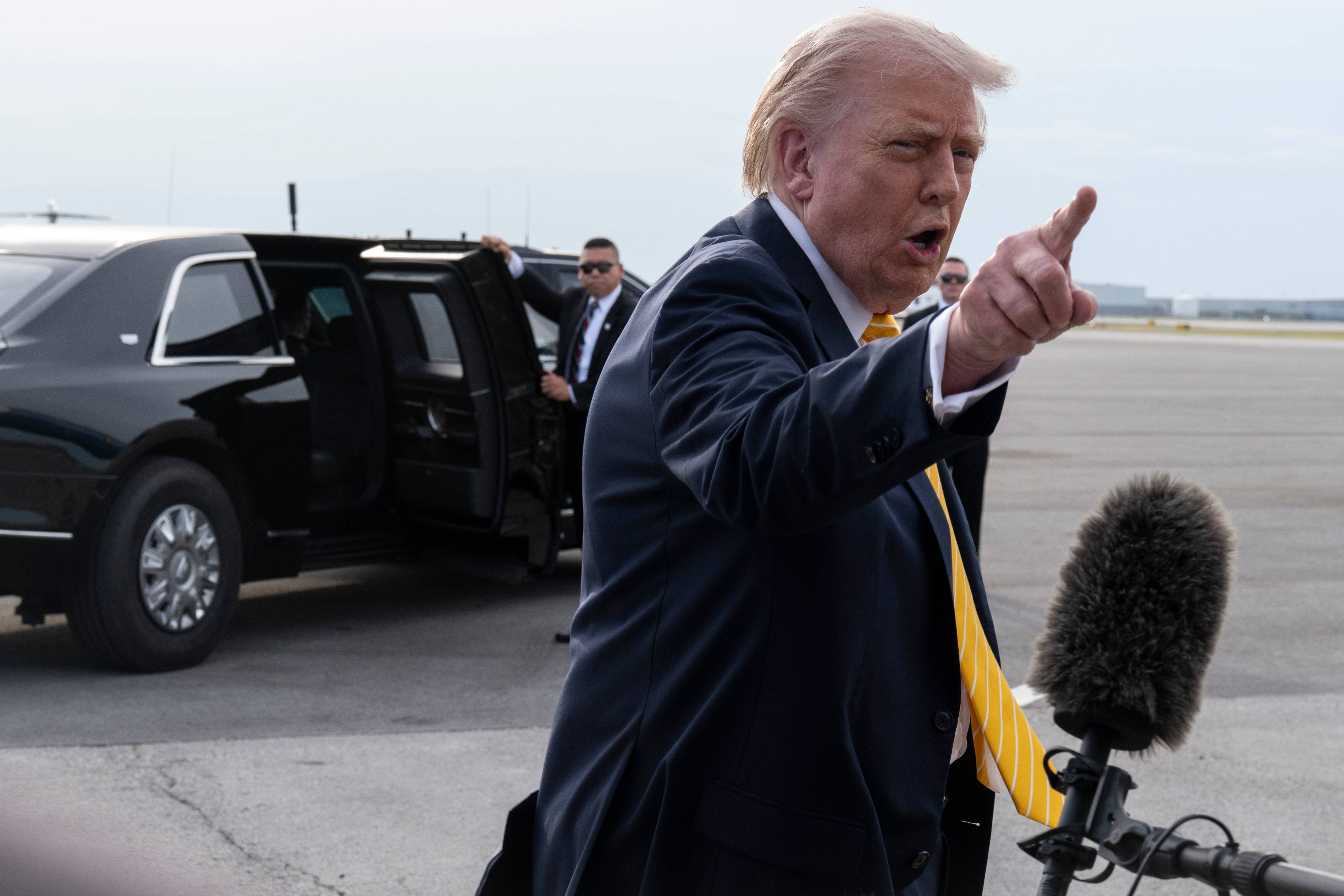 Trump ofende repórter após ser questionado sobre gastos com obra na Casa Branca: ‘Burra’