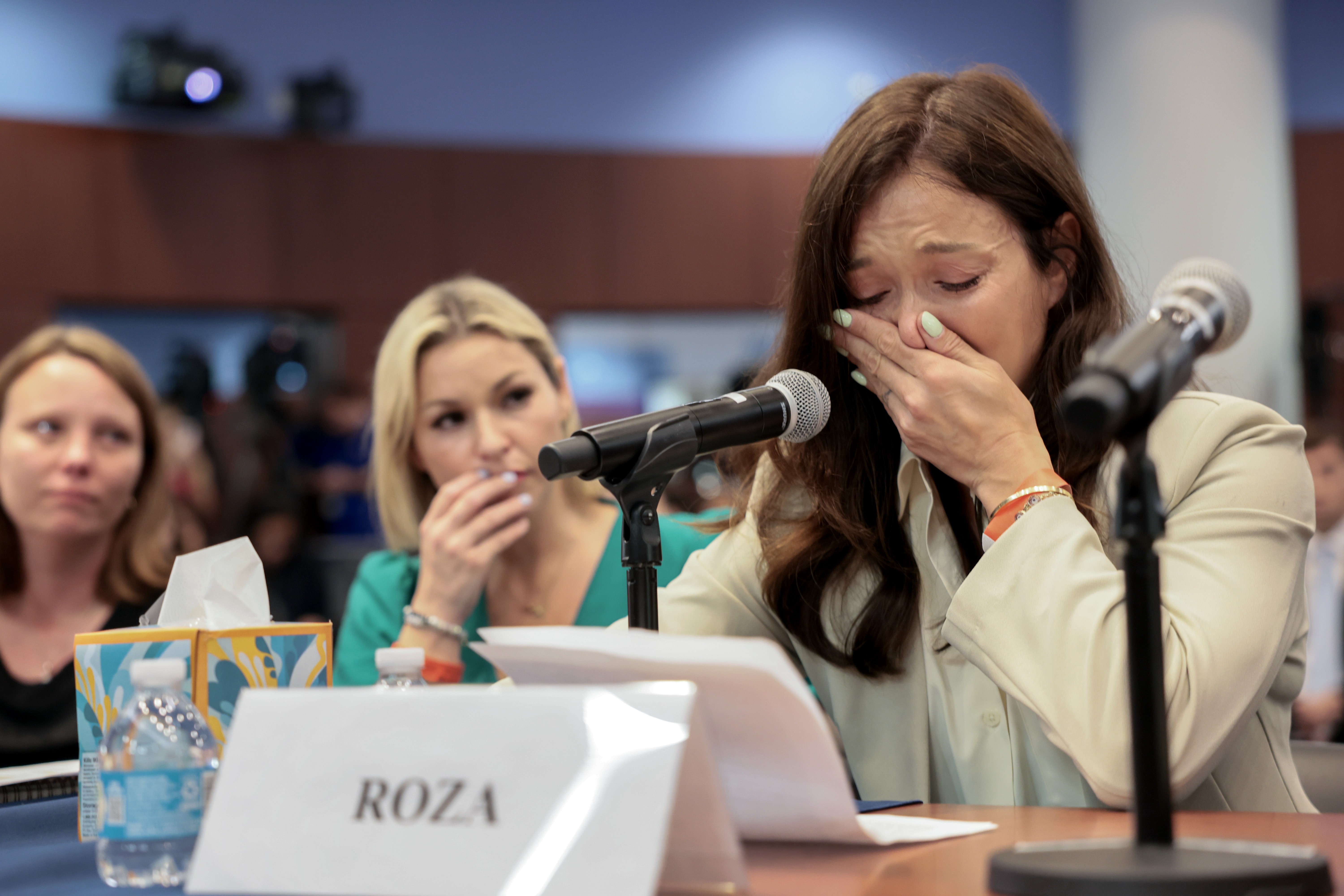Mulher relata estupro por Jeffrey Epstein durante prisão domiciliar