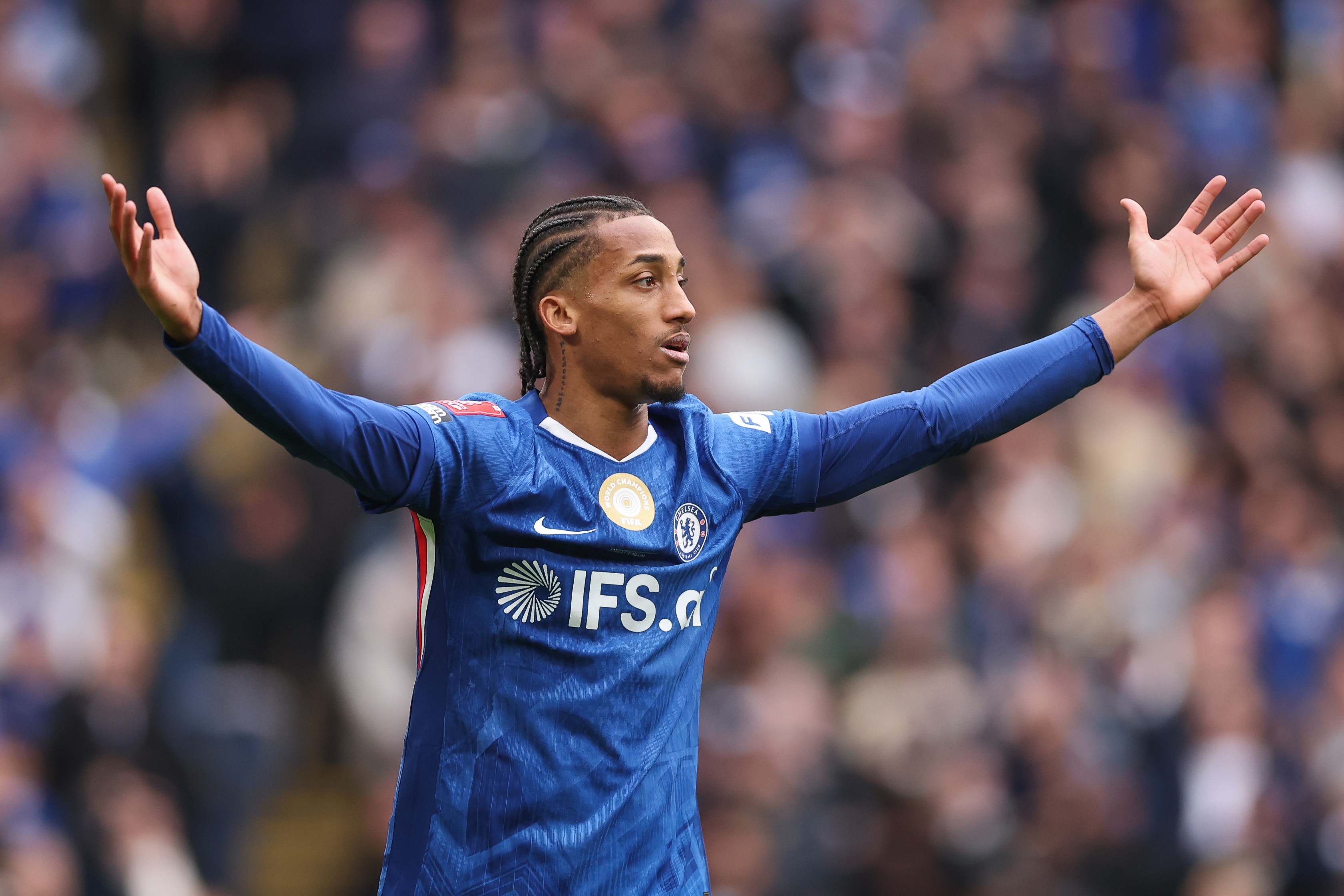 Quais foram as transferências mais bem avaliadas de jogadores brasileiros na Premier League