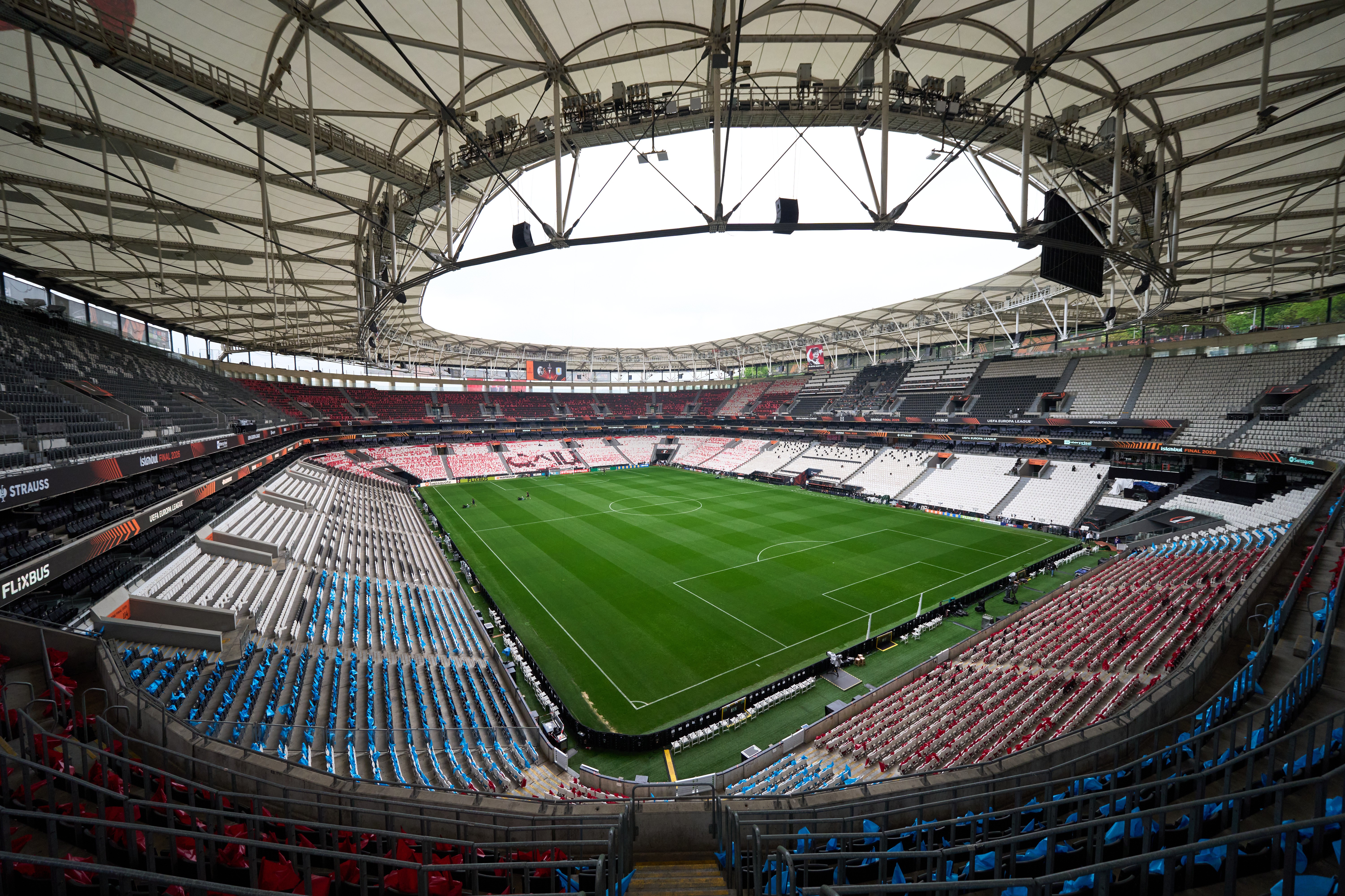 Freiburg x Aston Villa na final da Europa League: onde assistir, horário e escalações
