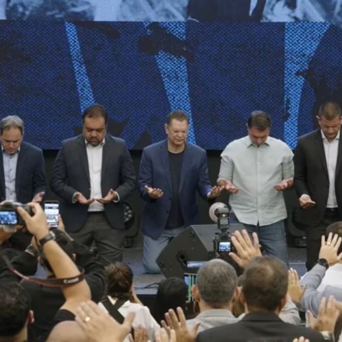 Após culto com Malafaia, Flávio Bolsonaro cresce entre evangélicos e cai entre católicos