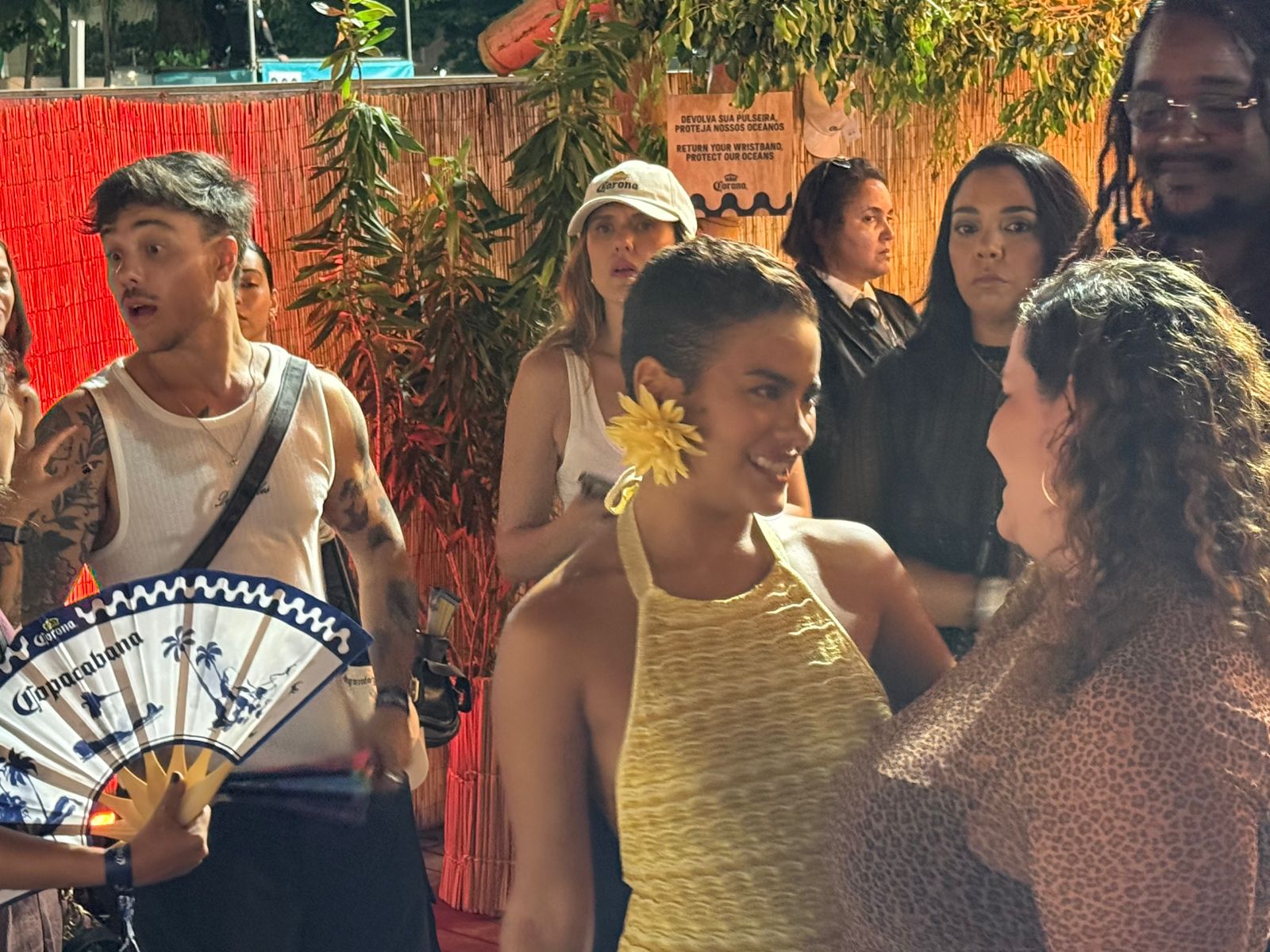 A forma de Bella Campos para fugir de polêmicas com Cauã em show da Shakira