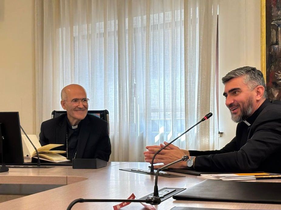 Reitor da PUC-Rio preside uma das mesas em jornada de estudos no Vaticano