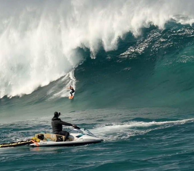 ‘Fiquei de queixo caído’, diz surfista da maior onda já surfada por uma mulher no Brasil