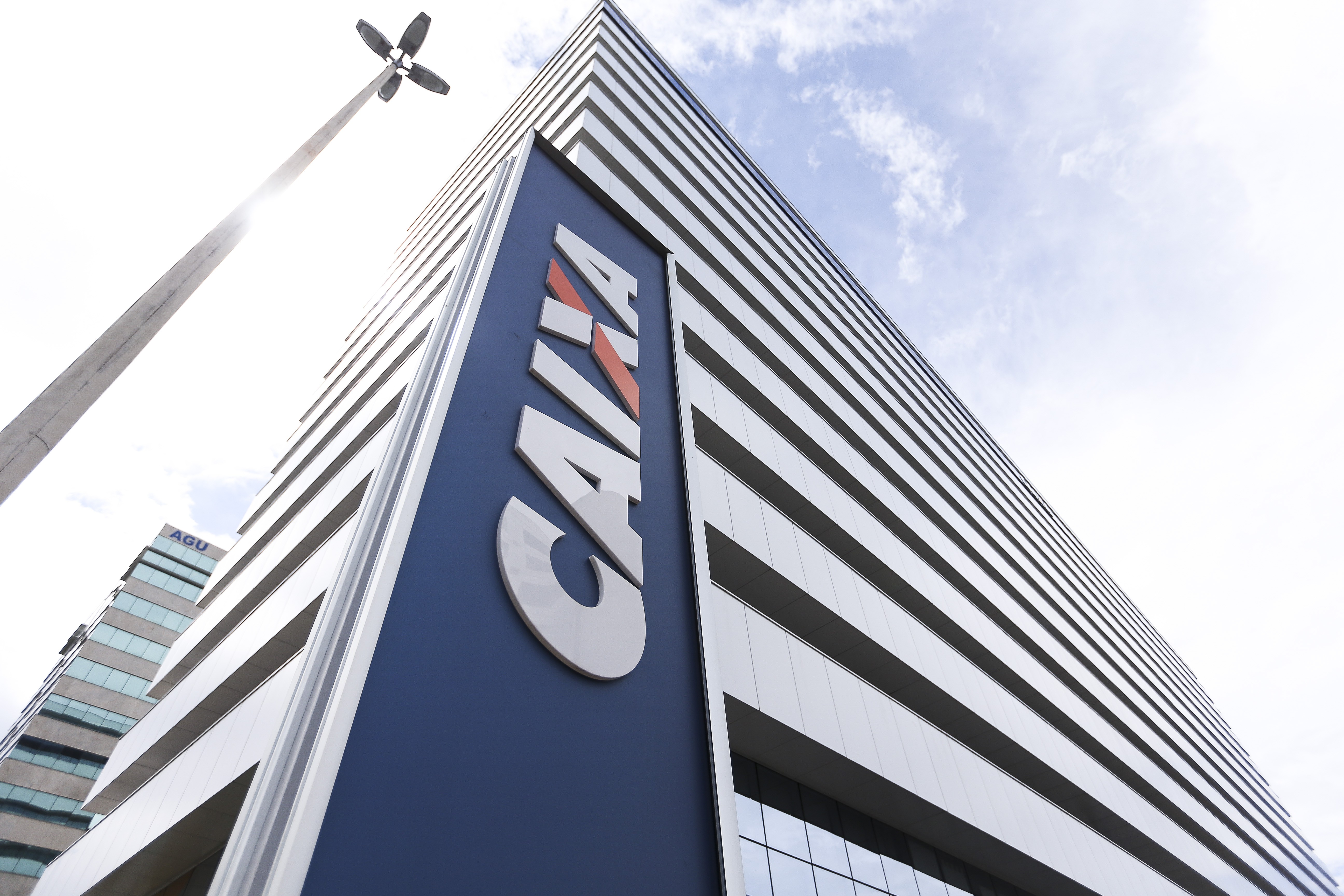 Como funcionava esquema que desviou R$ 45 milhões de clientes da Caixa, segundo a PF