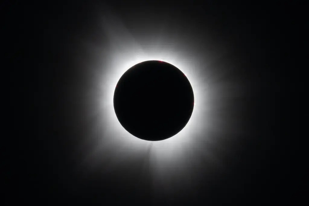 Agosto terá dois eclipses e um será visível do Brasil, saiba como e onde observar