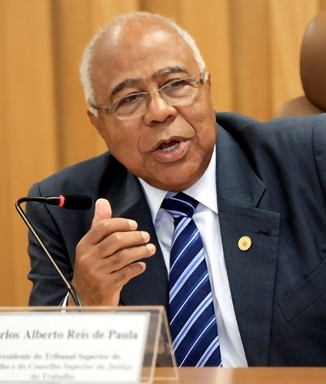Ex-ministro do TST cobra CNJ combate a ativismo político em tribunais