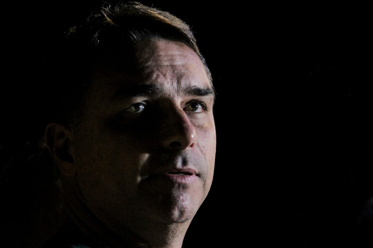 A pergunta que a pesquisa Quaest levanta sobre teto eleitoral de Flávio Bolsonaro