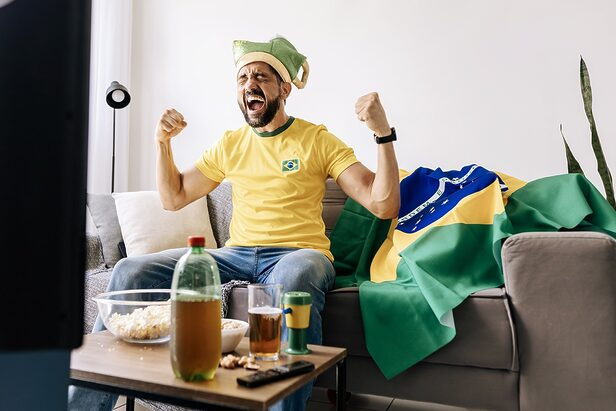 De cerveja a camisa da seleção: Copa 2026 já faz brasileiros correrem às compras
