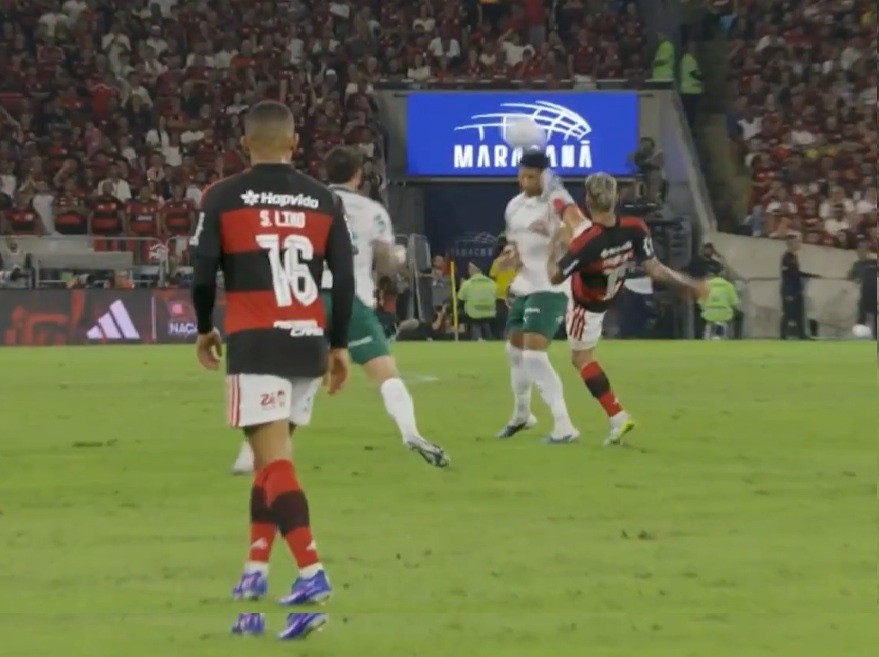 O que diz o VAR sobre o lance que determinou a vitória do Palmeiras sobre o Flamengo