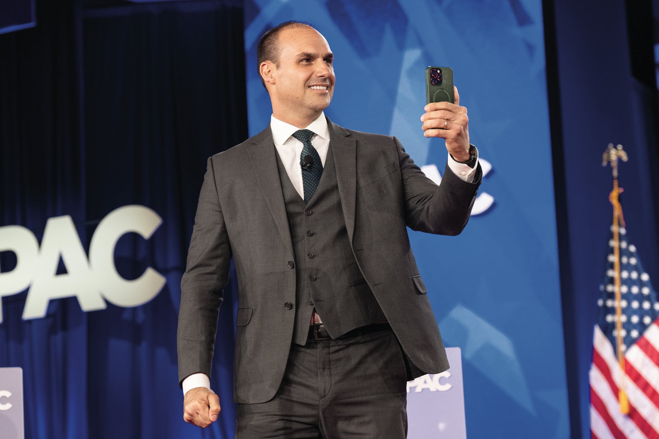 Caiado chama Eduardo Bolsonaro de ‘Pateta’ e acirra disputa por espaço na direita