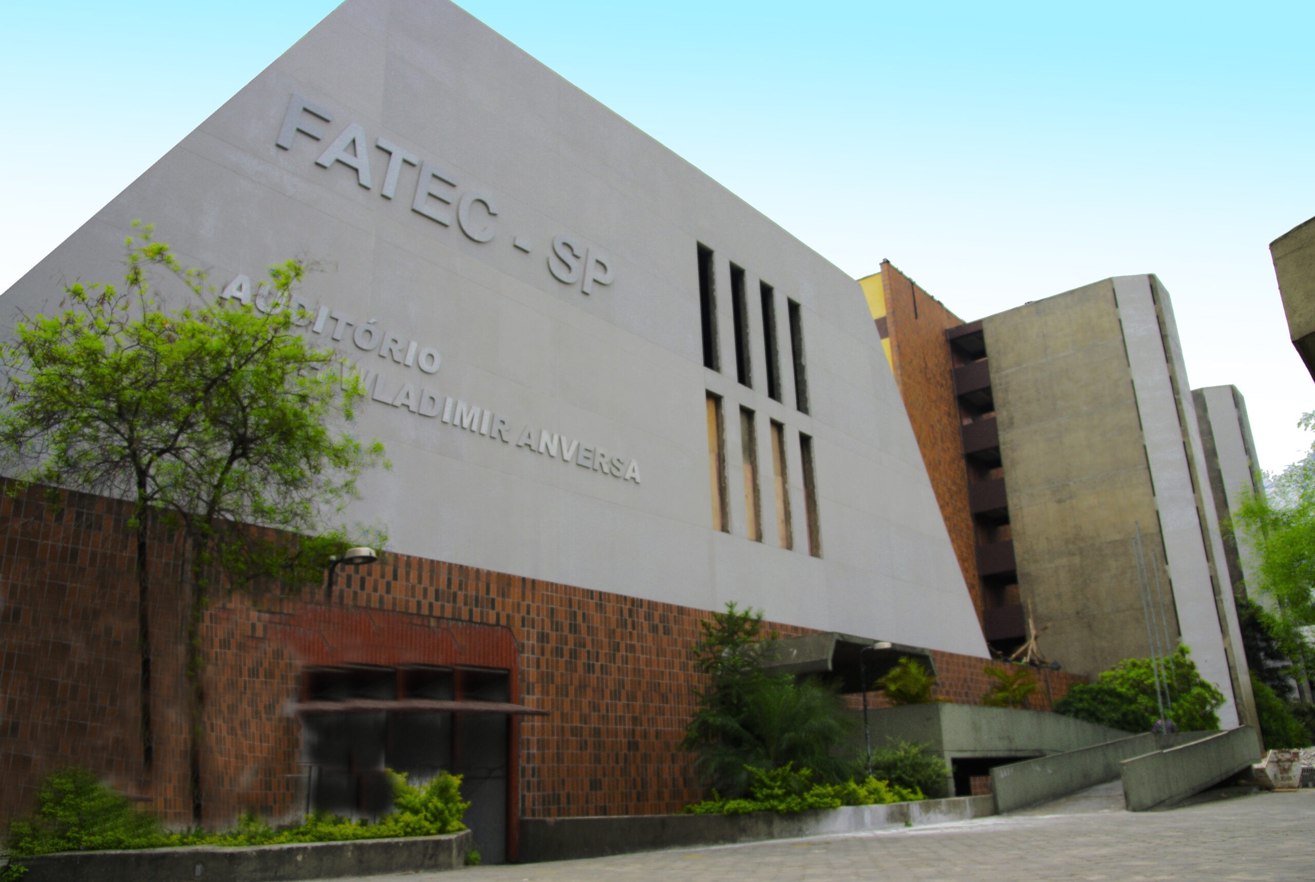 Fapesp lança bolsa de pesquisa em tecnologia para estudantes de Fatecs