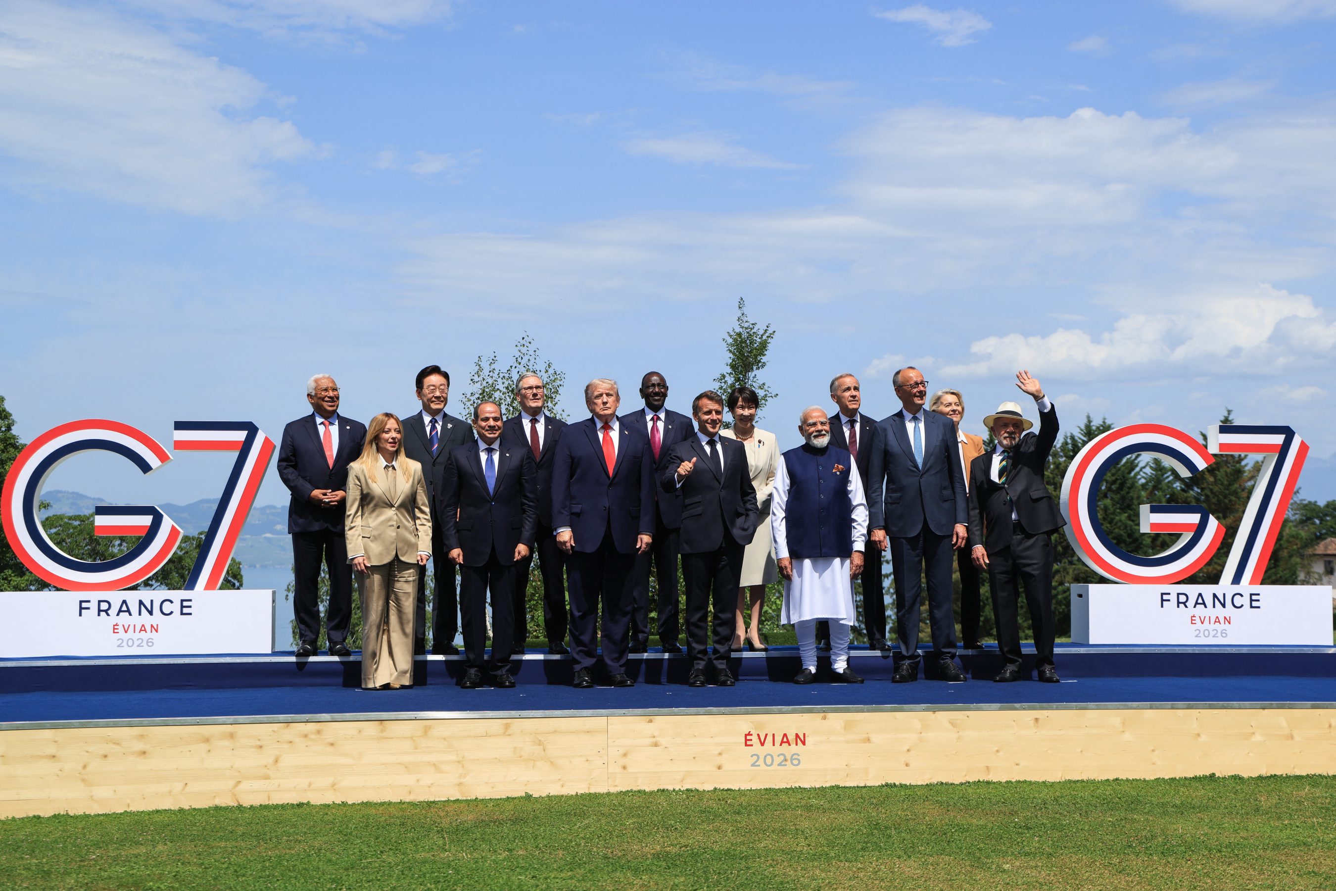 Lula e Trump não se cumprimentam durante foto do G7, na França