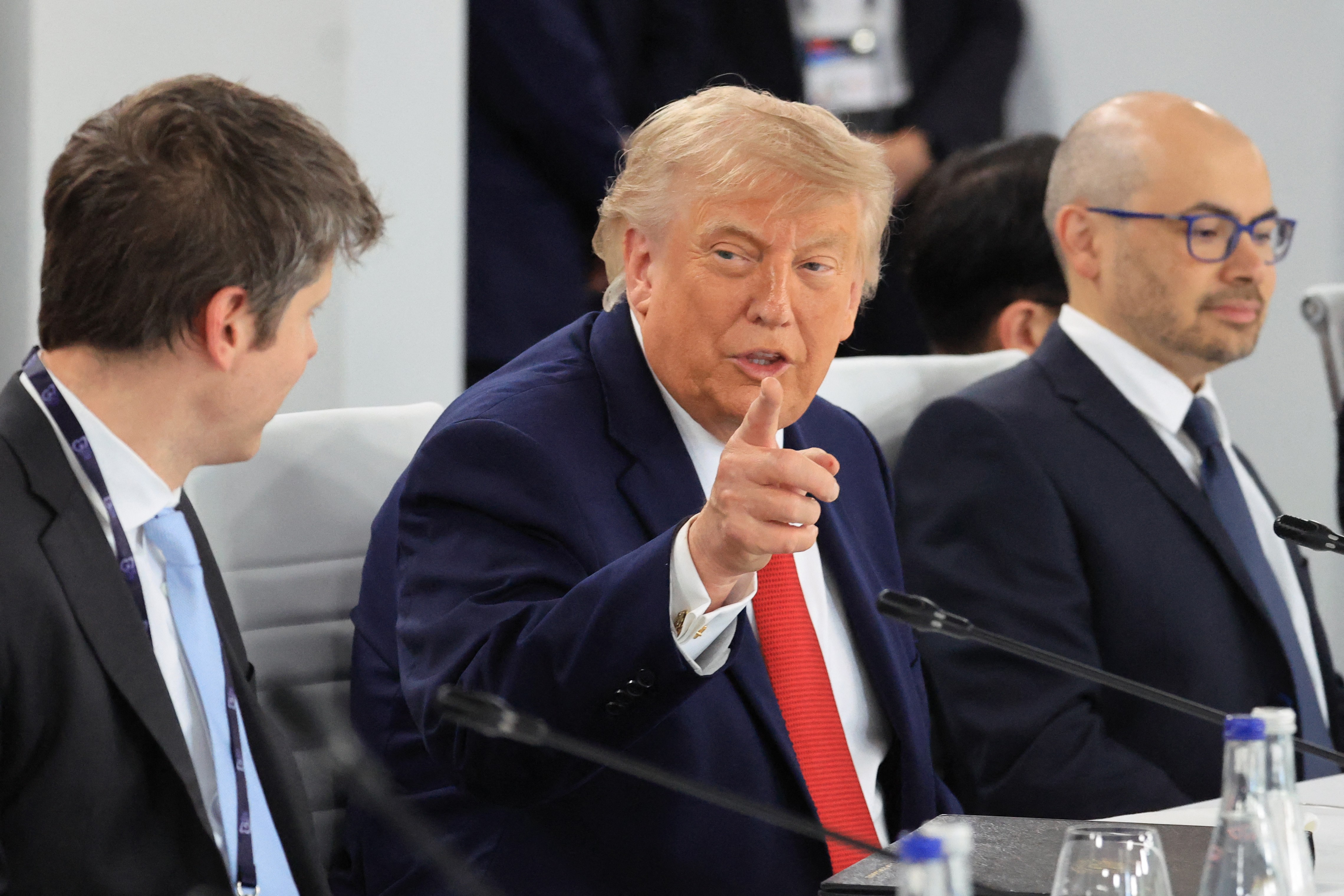 ‘Eu sou o chefe’: falas e atitudes de Trump a líderes reunidos no G7 criam climão
