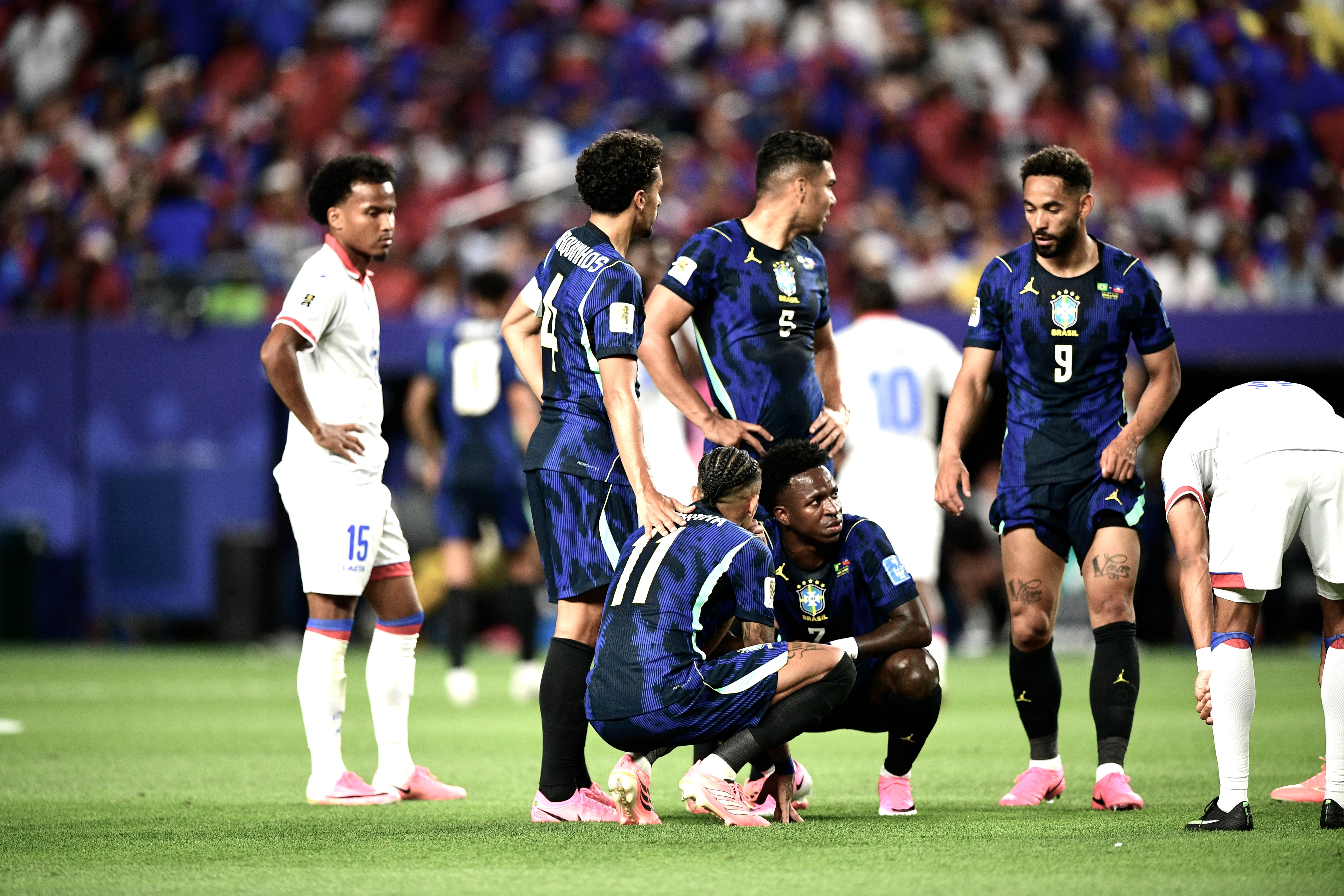 O que se sabe sobre a lesão de Raphinha no jogo contra o Haiti