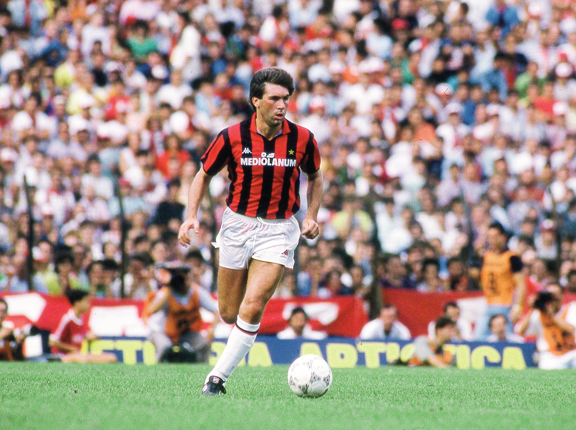 E DA&Iacute;? -&ensp;Ancelotti no Milan, em 1987: 20% menos de mobilidade nos joelhos