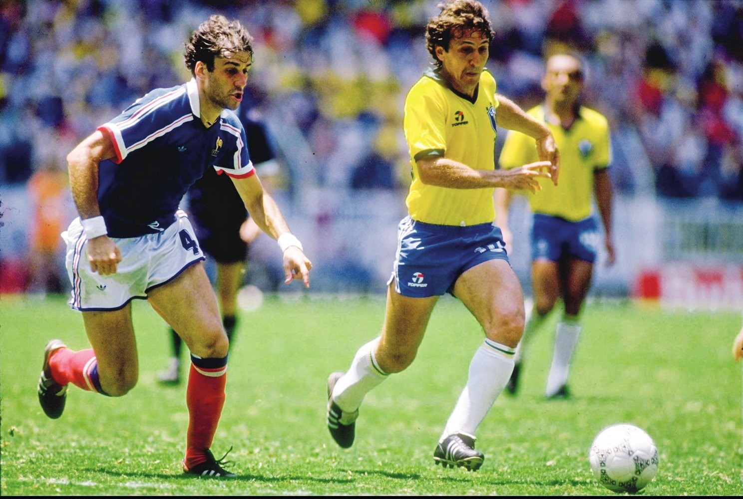 SINCERO -&ensp;Zico, contra a Fran&ccedil;a, em 1986: &ldquo;Me arrependo de ter ido&rdquo;