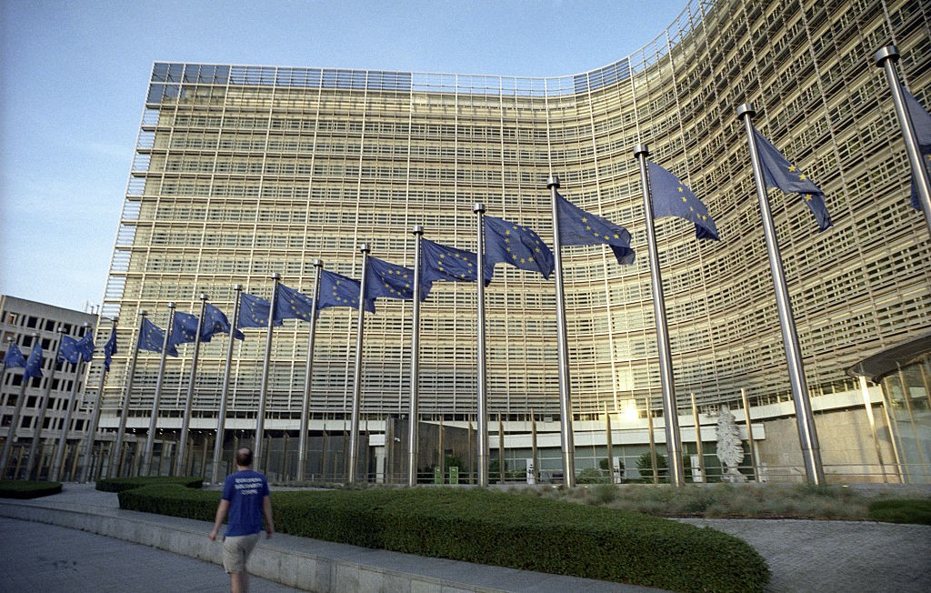 União Europeia impõe medida e dá a IAs rivais acesso livre ao Whatsapp