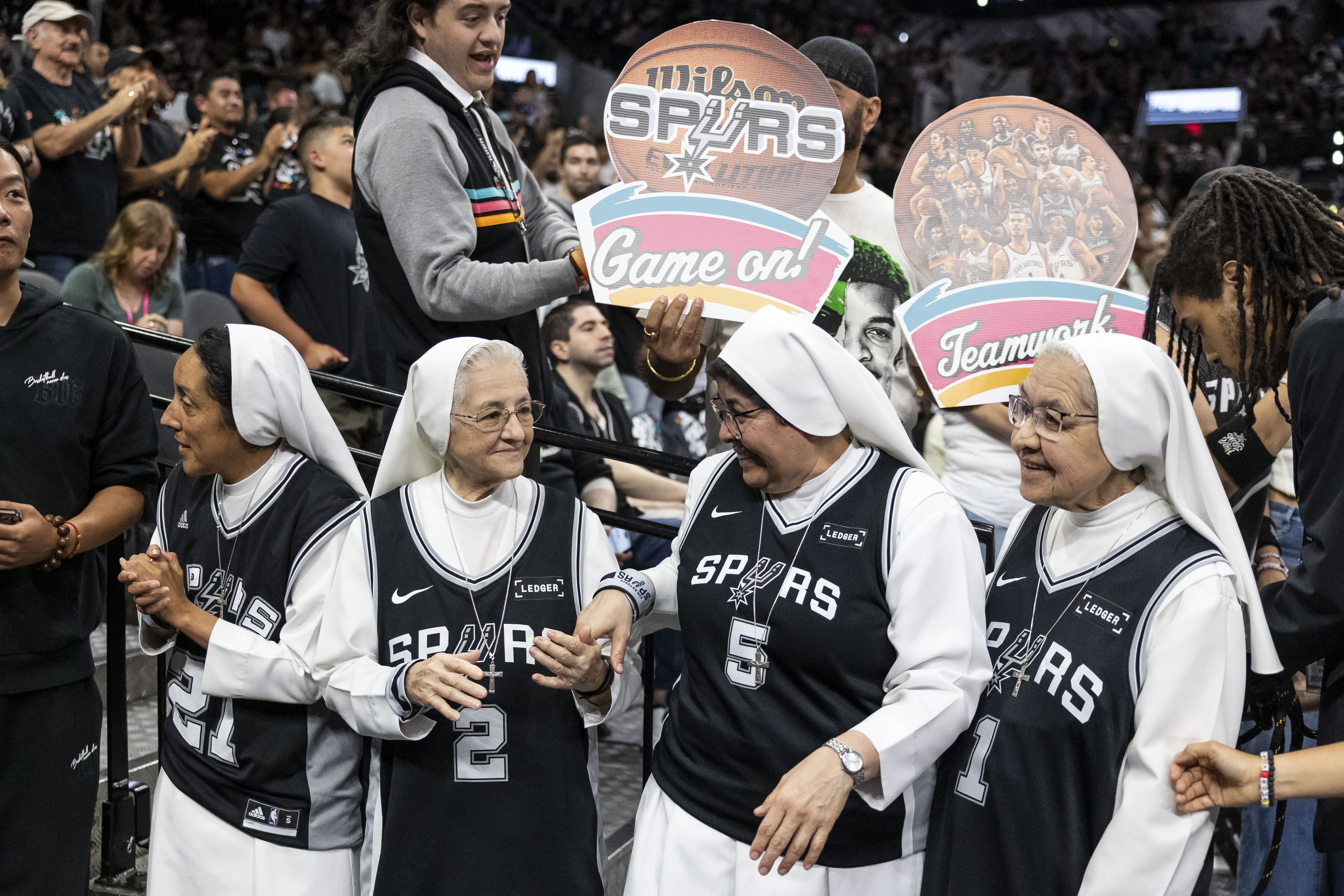 Freiras ‘abençoam’ San Antonio Spurs na busca pelo título na NBA