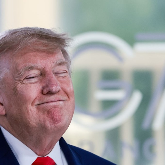 O que é a Ordem Executiva 14323, que taxa o Brasil em 50% e foi prorrogada por Trump