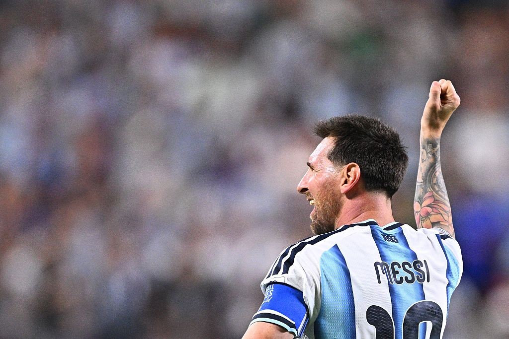 Por que Messi começou no banco contra a Jordânia? técnico argentino explica