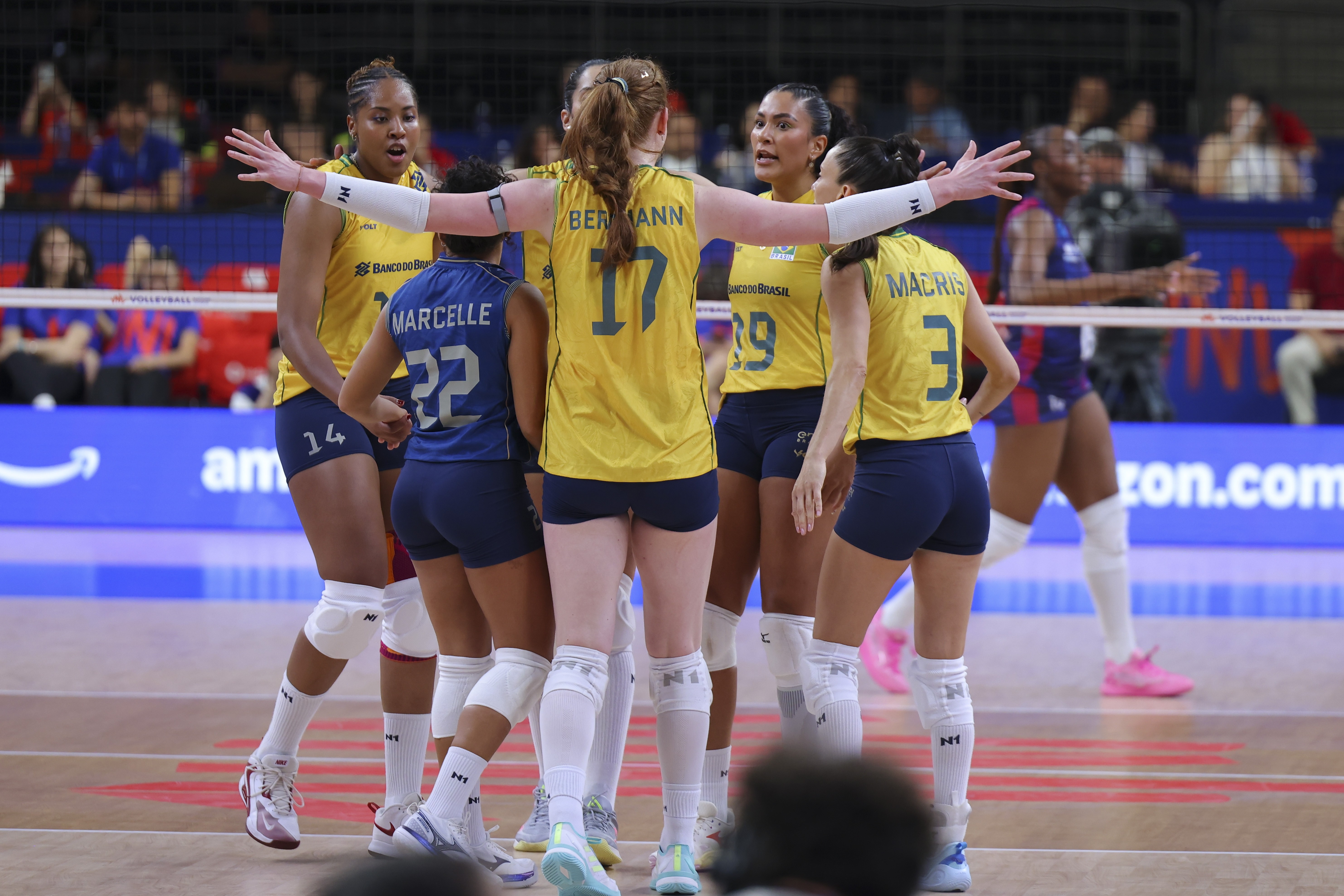 Seleção Brasileira Feminina de Vôlei segue invicta na VNL e terá adversários difíceis pela frente
