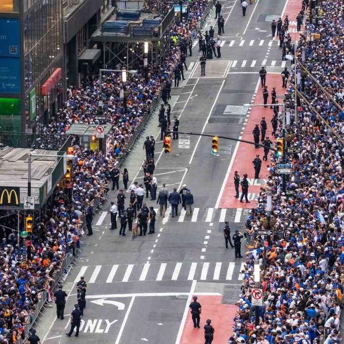 Após histórico título da NBA, Knicks comemora com torcedores em NY