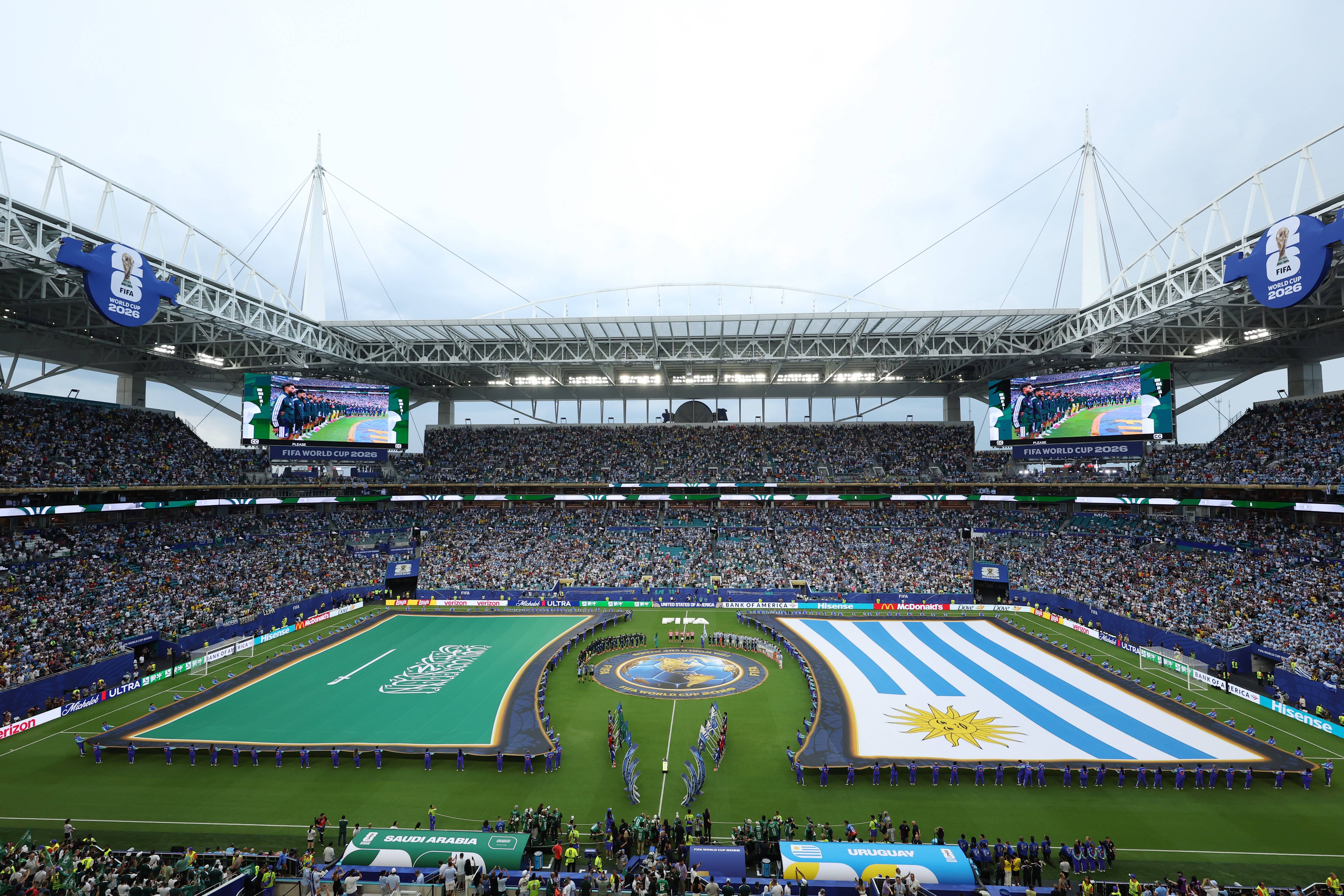 Entenda por que as bandeiras da Arábia Saudita e do Iraque não tocam o gramado
